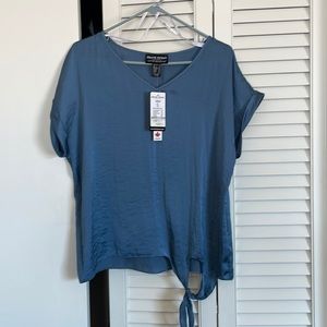 Silky tee with off-center tie